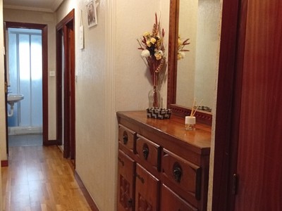 Piso en venta en Vitoria-gasteiz, Casco Medieval, con 2 dormitorios, baño, trastero y balcón