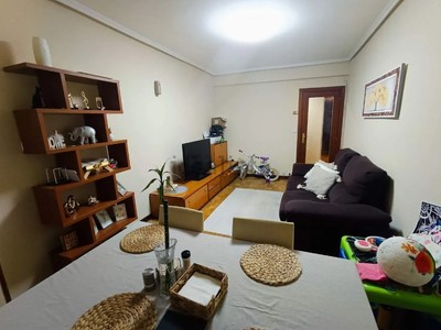 Piso en venta en Vitoria-gasteiz, Coronacion, con 3 dormitorios, baño y trastero