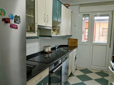 Piso en venta en Legutiano, con 3 dormitorios, baño, plaza de garaje, trastero y terraza