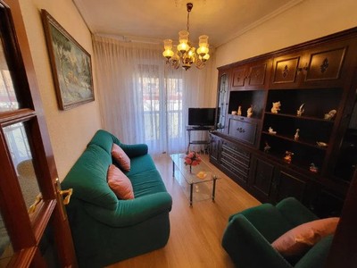 Piso en venta en Vitoria-gasteiz, Zaramaga, con 3 dormitorios, baño, trastero y terraza