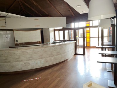 Local en alquiler - Ref. loc 0449 - Avenida Bruselas (centro comercial)