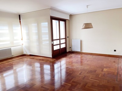 Piso en alquiler en Vitoria, Aranzabal - Mendizorroza - Armentia, con 3 dormitorios, 2 baños, plaza de garaje y trastero