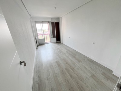 Piso en venta en Vitoria, Arana - Aranbizkarra - Sta. Lucía, con 3 dormitorios, 2 baños y terraza