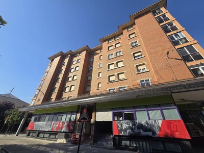 Piso en venta en Vitoria, Zaramaga - Gamarra - Betoño, con 3 dormitorios, baño y terraza