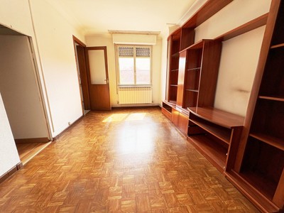 Piso en venta en Vitoria, Zaramaga - Gamarra - Betoño, con 3 dormitorios, baño y terraza