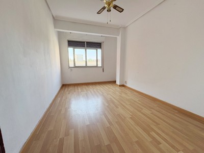 Piso en venta en Vitoria, Zaramaga - Gamarra - Betoño, con 3 dormitorios y baño