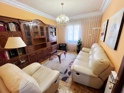 Piso en venta en Vitoria, Coronación - El Pilar - Casco Viejo, con 3 dormitorios y baño