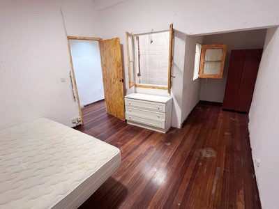 Piso en venta en Vitoria, Coronación - El Pilar - Casco Viejo, con 1 dormitorio y baño