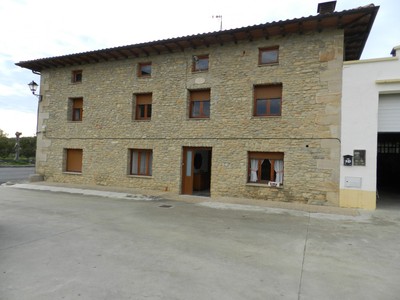 Chalet en venta en Villafranca, con 5 dormitorios, 2 baños, 4 plazas de garaje, trastero y terreno