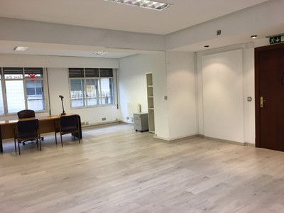 Oficina en alquiler en Vitoria, Centro, con 2 baños