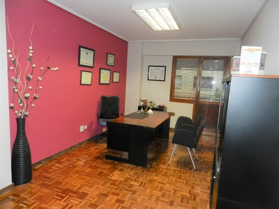 Oficina en venta y alquiler en Vitoria, Centro, con aseo