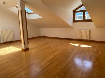 Ático en venta en Vitoria, Centro, con 2 dormitorios, 2 baños y trastero