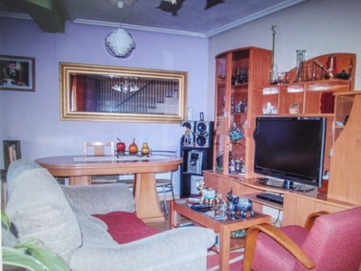 Duplex en venta en Vitoria, con 3 dormitorios, baño, aseo, trastero y balcón