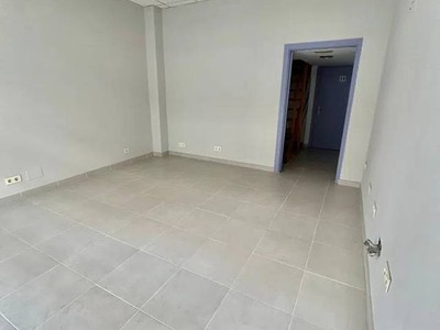 Locales en venta en Vitoria, Centro-coronación, con baño