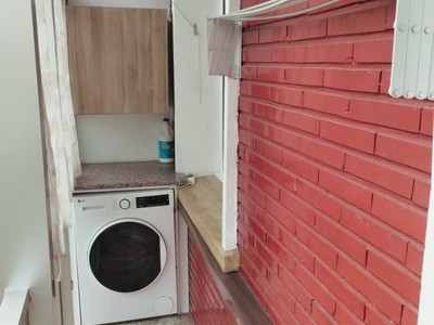 Piso en venta en Vitoria, Zaramaga, con 3 dormitorios, baño, trastero, balcón y 5 terrazas