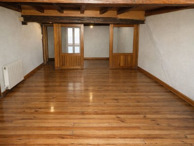 Piso en venta en Vitoria, Casco Antiguo, con 2 dormitorios, baño, trastero y balcón