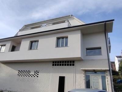 Casa en venta en Burela, con 4 dormitorios, 3 baños, plaza de garaje y trastero