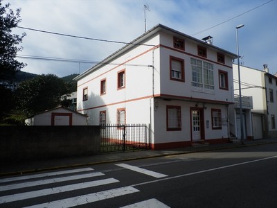Casa en venta en Burela, con 3 dormitorios, 2 baños, plaza de garaje y trastero
