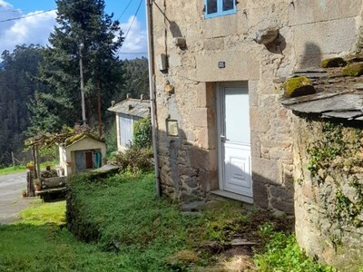 Casa en venta en O Valadouro, con terreno