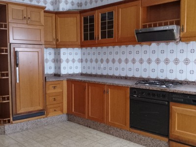Piso en venta en Burela, con 4 dormitorios, 2 baños, aseo, trastero y 2 balcones