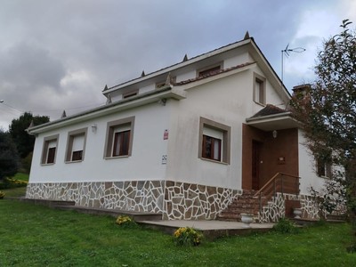 Casa en venta en Alfoz, con 4 dormitorios, baño, trastero y terreno