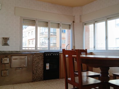 Piso en venta en Burela, con 3 dormitorios, 2 baños y balcón