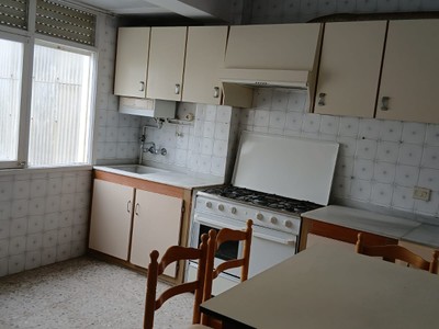 Piso en venta en Burela, con 4 dormitorios, baño, aseo y balcón