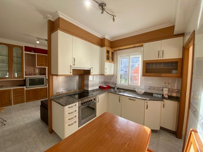 Piso en venta en Burela, con 3 dormitorios, 2 baños y balcón