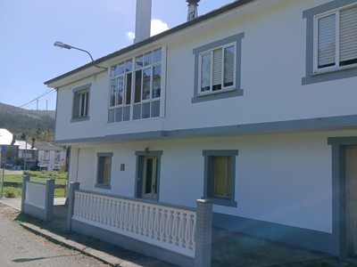 Casa en venta en San Roman De Vilaestrofe, con 5 dormitorios, 2 baños, plaza de garaje, trastero, balcón y terreno
