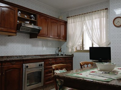Piso en venta en Burela, con 4 dormitorios, 2 baños, plaza de garaje y trastero