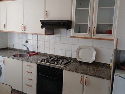 Piso en venta en Burela, con 3 dormitorios, baño y 2 balcones