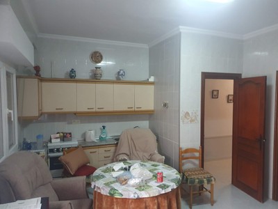 Casa en venta en Tobarra, con 4 dormitorios, baño, aseo, 4 plazas de garaje y terraza