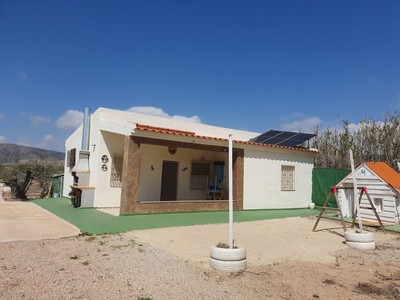 Chalet en venta en Tobarra, Paraje El Raso, con 2 dormitorios, baño y terreno