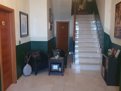 Casa en venta en Tobarra, Avenida Guardia Civil, con 3 dormitorios, 3 baños, aseo, 3 plazas de garaje, trastero y terreno
