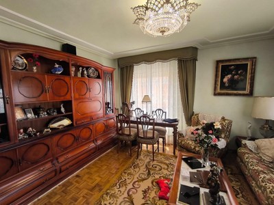 Piso en venta en Albacete, Par Abelardo Sanchez, Santa Clara, con 3 dormitorios, baño, aseo y plaza de garaje