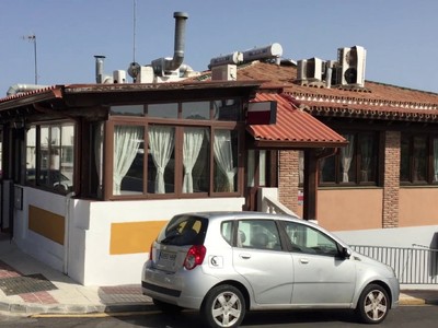 Locales en venta en Estepona, Nueva Estebbuna, con baño, 2 aseos y terraza