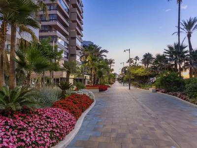 Terreno en venta en Estepona, Avenida Juan Carlos I