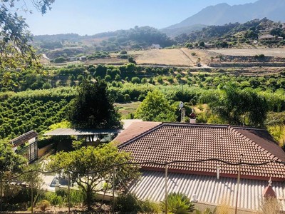 Finca rústica en venta en Estepona, La Cala, con 3 dormitorios, 2 baños, trastero y terreno