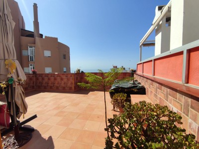 Adosado en venta en Estepona, La Lobilla, con 5 dormitorios, 2 baños, 2 aseos y 3 terrazas