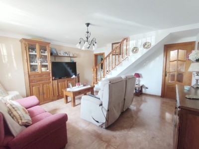 Casa en venta en Estepona, Puerto, con 2 dormitorios, 2 baños, balcón y 12 terrazas