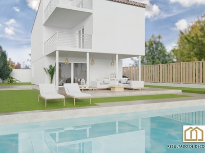 Chalet en venta en Pozuelo De Alarcón, con 5 dormitorios, 3 baños, 2 plazas de garaje, trastero, 3 balcones, 2 terrazas y terreno
