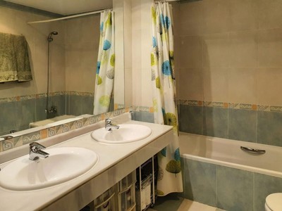 Piso en venta en Majadahonda, con 4 dormitorios, 2 baños, 2 plazas de garaje, trastero y terreno