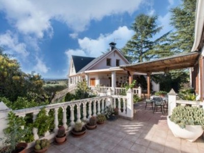 Casa en venta en Madrid, con 8 dormitorios, 4 baños y trastero