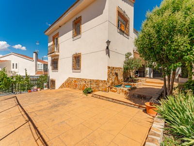 Casa en venta en Madrid, con 5 dormitorios, 4 baños y trastero