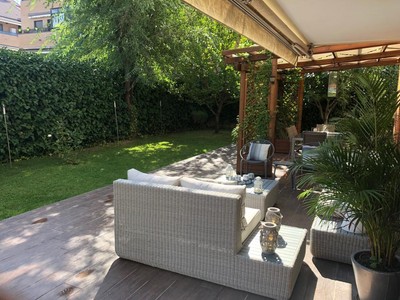 Piso en venta en Pozuelo De Alarcón, con 3 dormitorios, 2 baños, 2 plazas de garaje, trastero y terreno