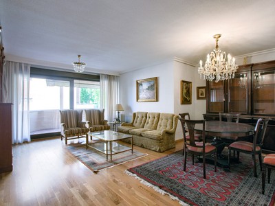 Piso en venta en Pozuelo De Alarcón, con 4 dormitorios, 2 baños, aseo y trastero