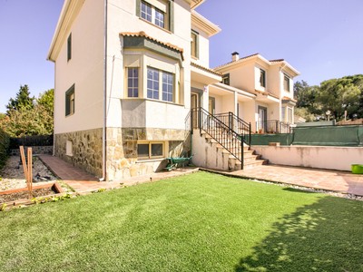 Chalet en venta en Quijorna, con 5 dormitorios, 4 baños, plaza de garaje, trastero y terraza