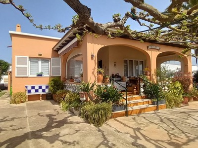 Chalet en venta en Ciudadela, Santandria, con 3 dormitorios, baño, terraza y terreno