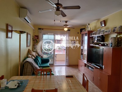 Piso en venta en Benicarlo, con 2 dormitorios, baño, plaza de garaje, trastero y terraza