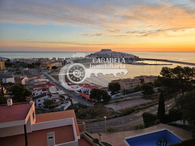 Piso en venta en Peñíscola, con 2 dormitorios, baño, plaza de garaje y terraza